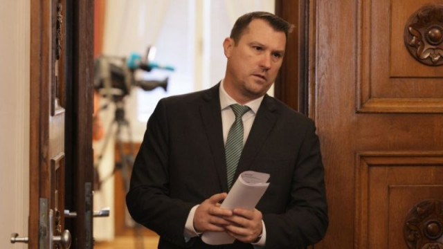 Седем души от екипа на Румен Радев на Дондуков 2